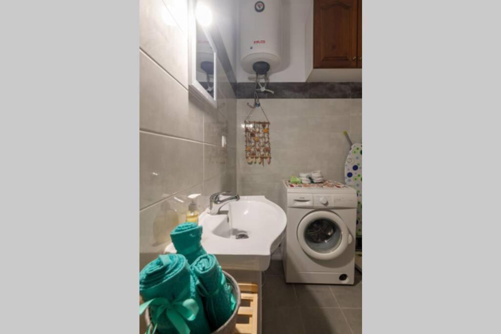 Bright Newly Renovated Apt Near Beach & Center+Ac Anemomylos エクステリア 写真